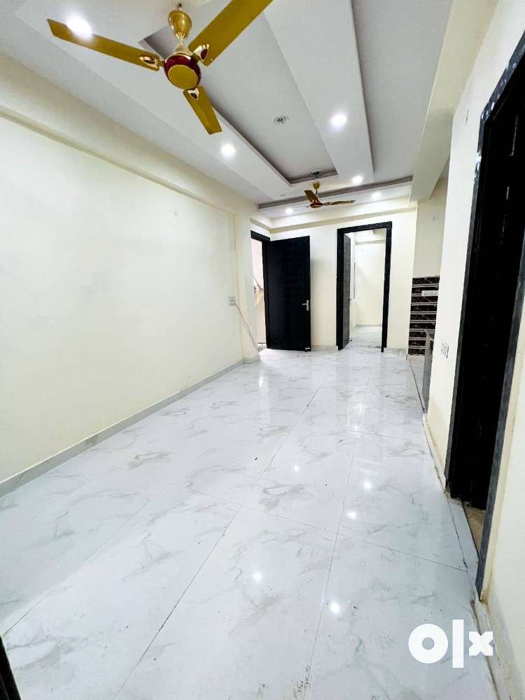 Loan Approved flat # 3 Bhk # 1500 Sq Ft # Close to Market # Sec 1.