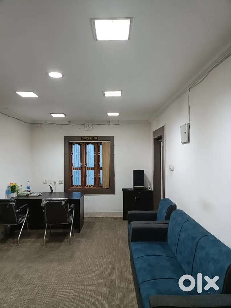 RECEPTIONIST & FRONT OFFICE (female)