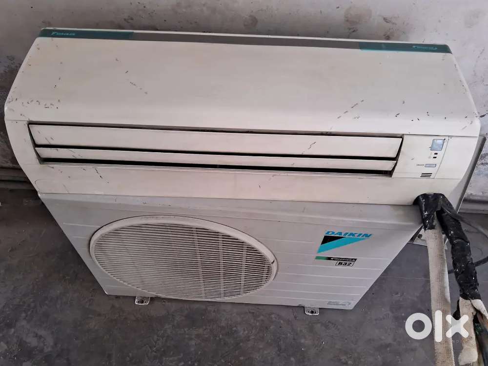 Daikin inveter ac 4 years old