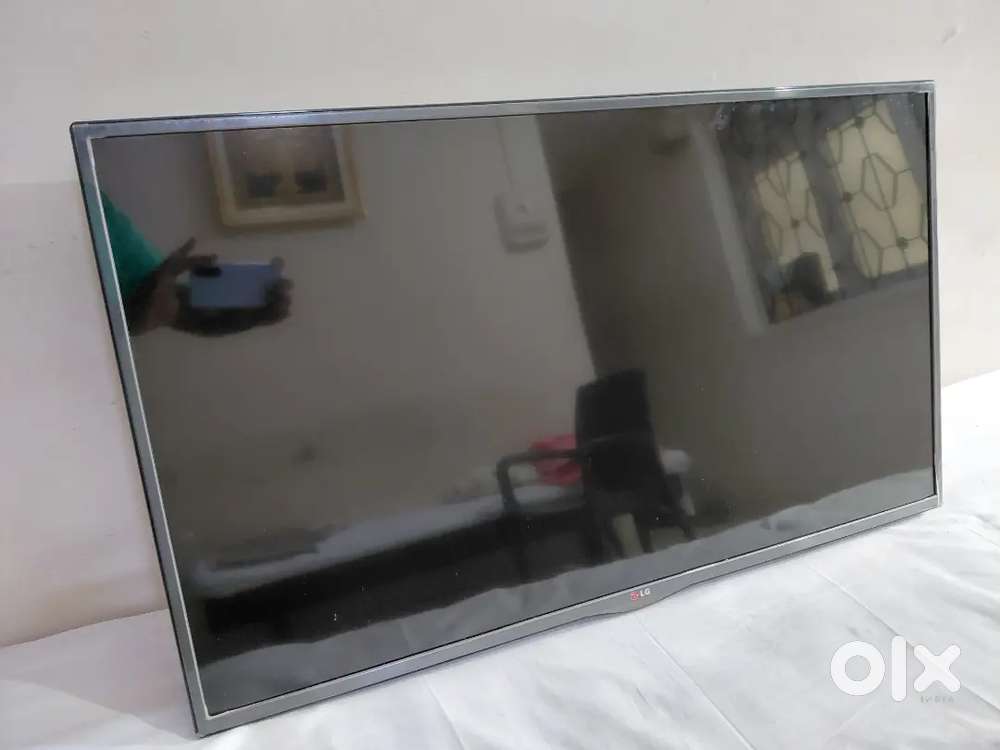 LG 44 Inch LED TV – Excellent Condition – With Remote