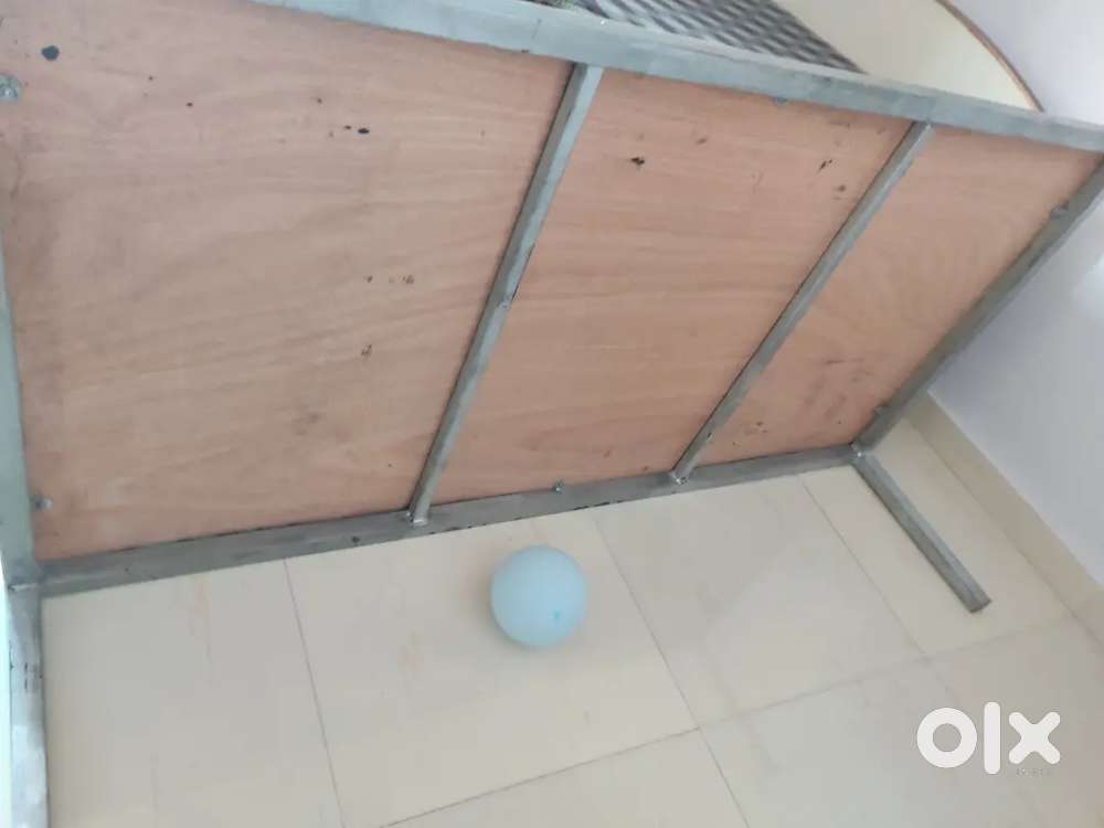 Wooden bed without box