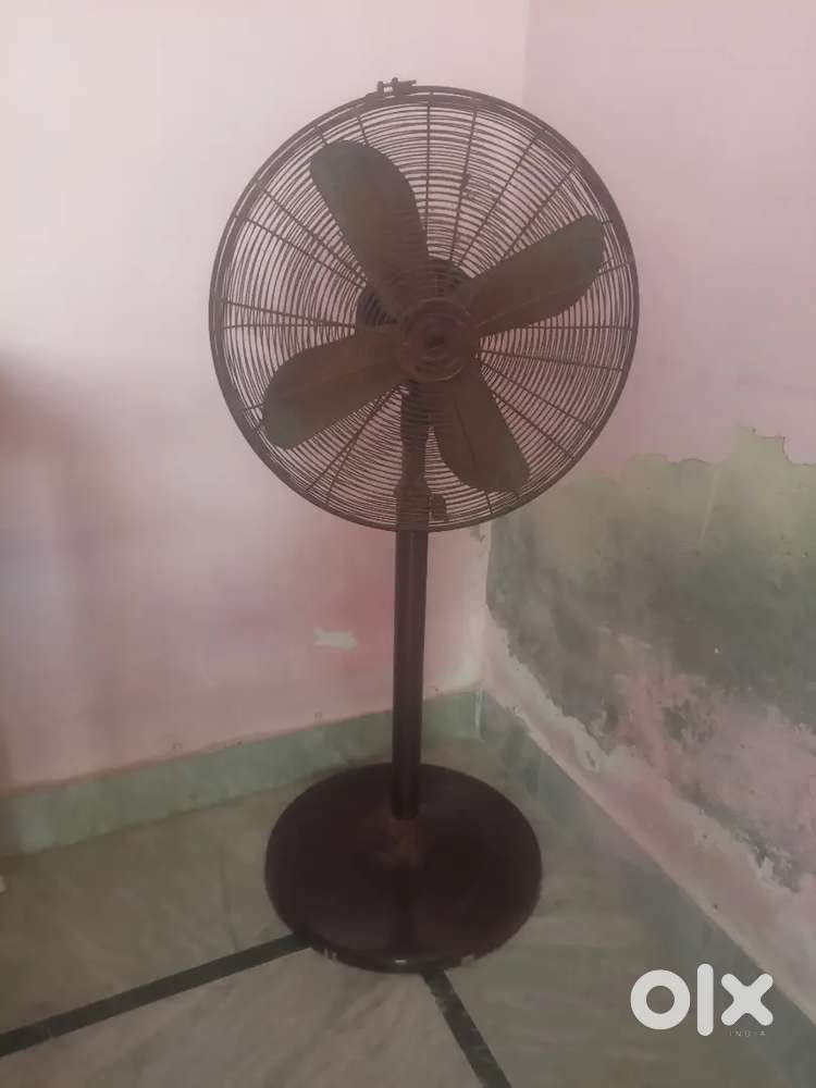 Powerful pedestal fan, excellent condition just rs 1000