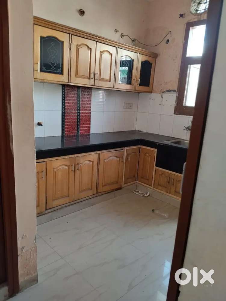 2bhk semi furnished 1st floor sector 35