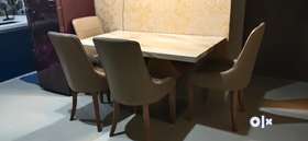 Dinning table with 4 Chairs 2 year old Well mentained