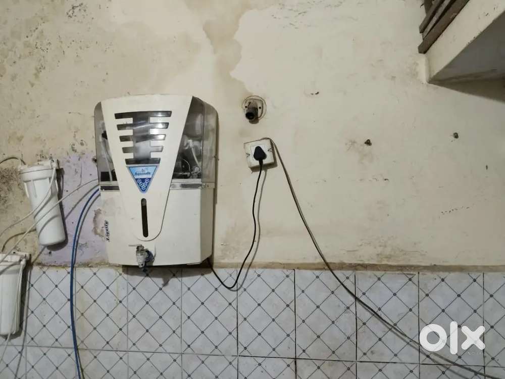 52 office wheel chair, 1Ro,1.5TON Ac,CCTV