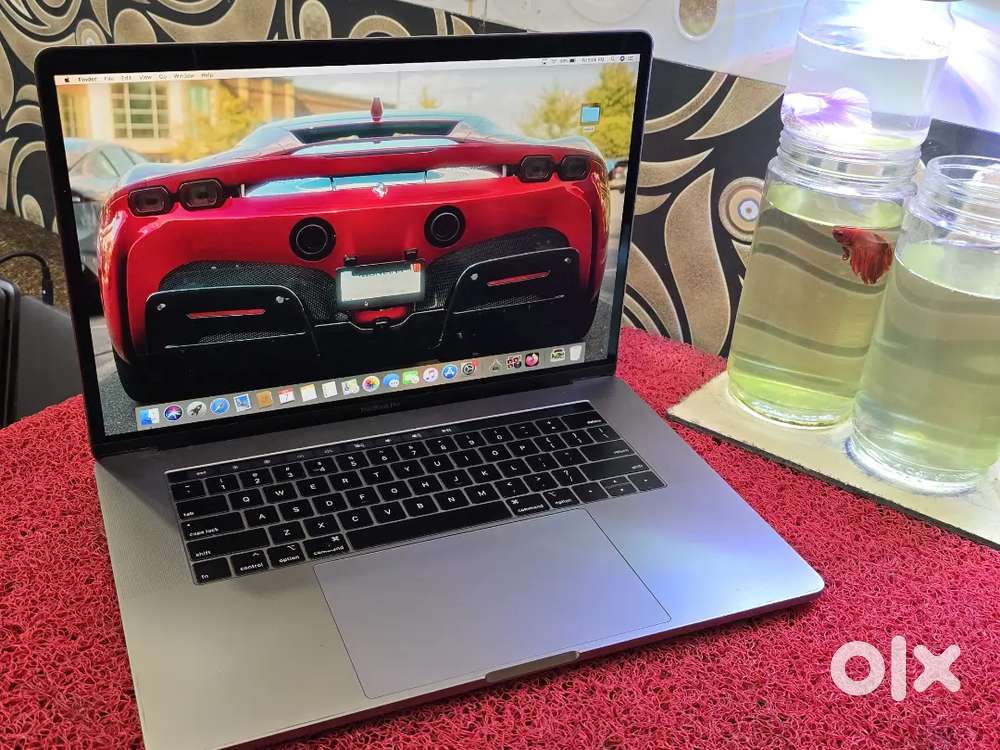 Apple Macbook Pro i7/16/256gb SSD 5.5gb Graphics 15inch Retina Display