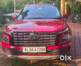 Hyundai Venue 2022 Petrol 13500 Km Driven