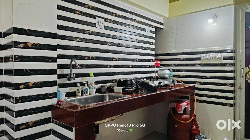 Need a roomment urgently 1girl
