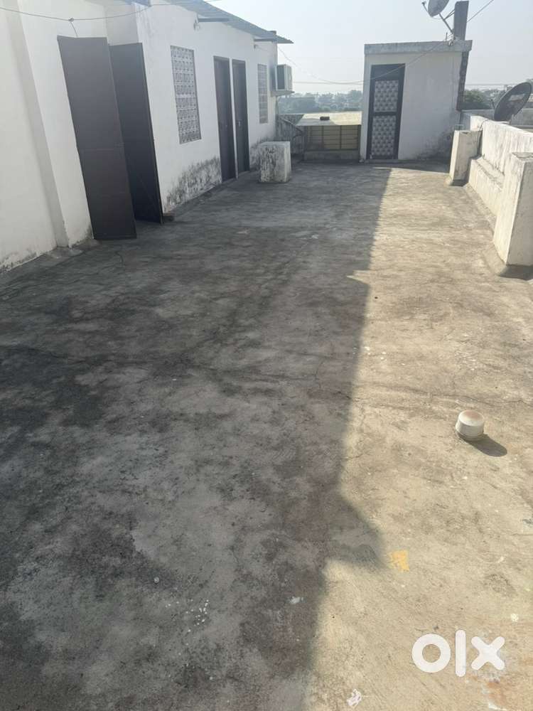 Teen shade room for rent