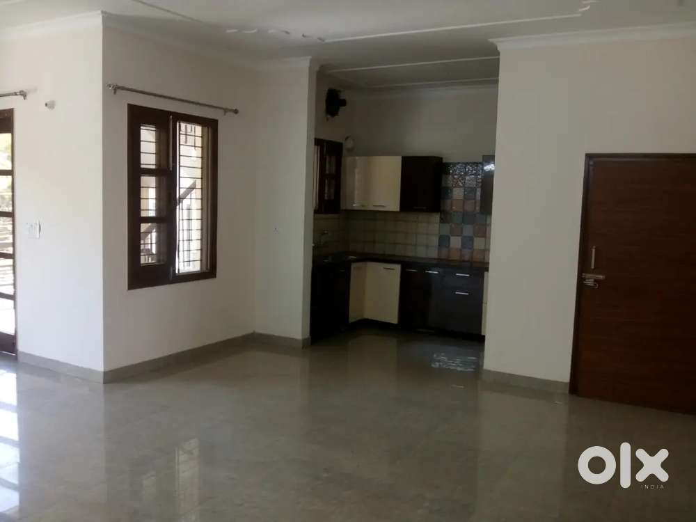 TWO BHK TWO BATHROOM AND BIGG HAAL FIRST FLOOR AVAILABLE ON SEC 15 PKL
