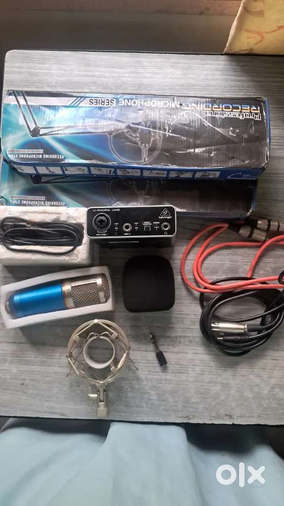 BM 800 mic U-phoria um2 amplifier mic stand xlr cable