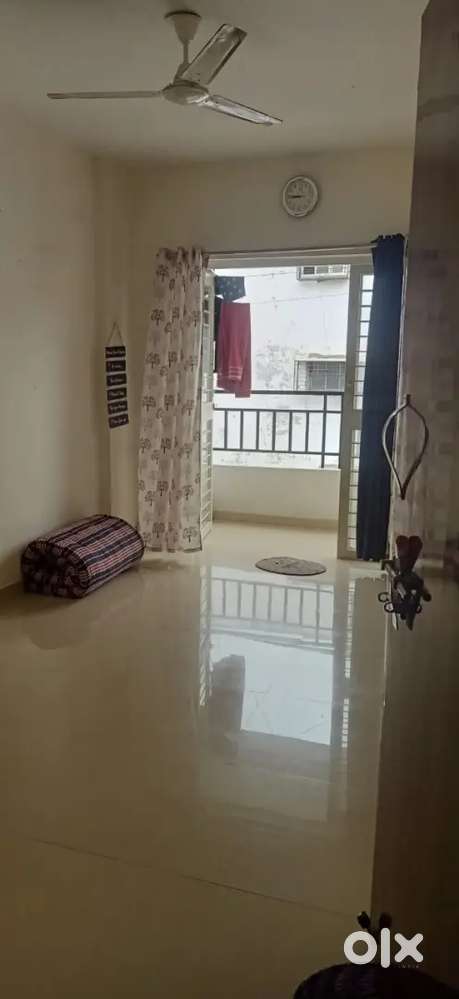 Need urgent female Roommate