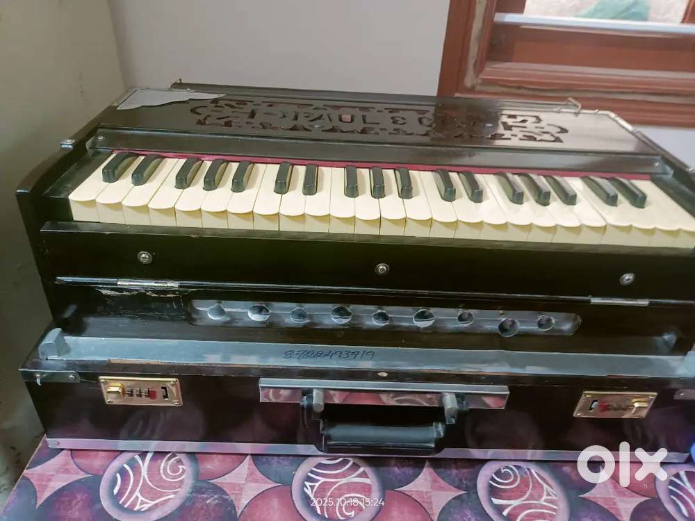Paul & co Harmonium