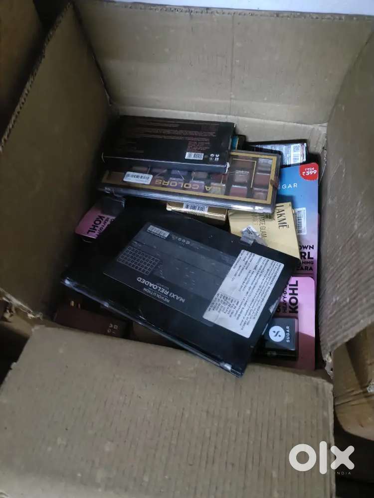 Cosmetic mix lot qty 2500 pes price 55 rupees per ps date mai aayega