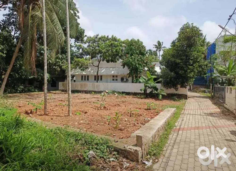 2.7 cent plot near Kaimanam junction