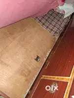 डबल बेड बढ़िया कंडीशन