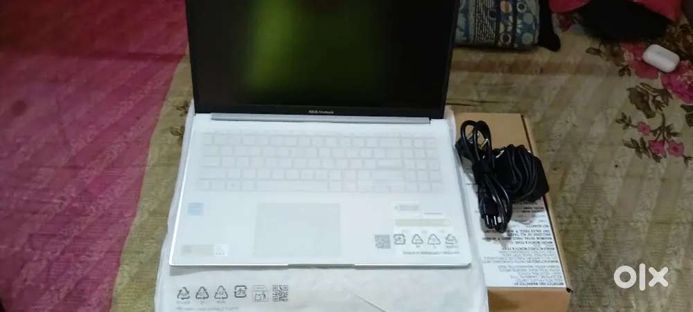 I am selling my brand new Intel i3 Asus vivobook 15 unused laptop.