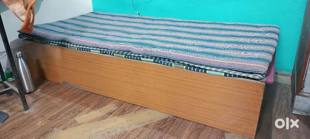 Single bed with soft foam