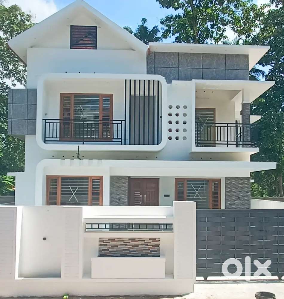 POSH HOUSE FOR SALE NEAR KUNDARA.