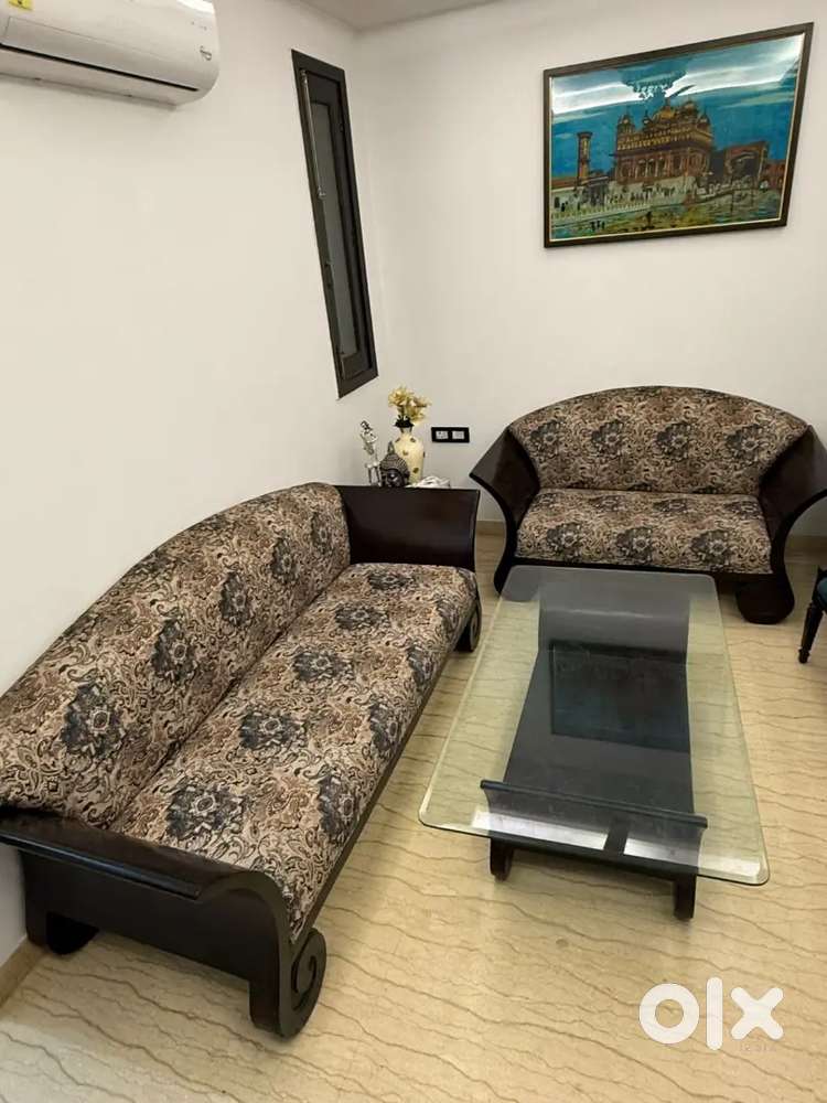 Sofa and center table