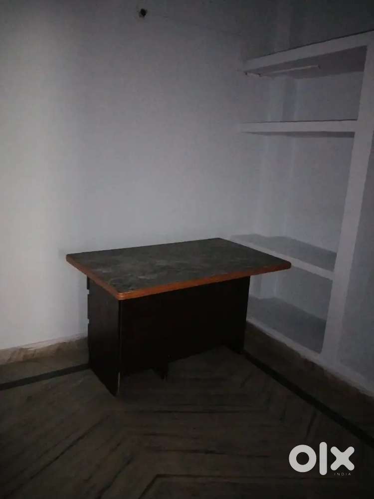 (Broker) Three rooms kitchen 3rd floor No lift Near Bhattacharya Road