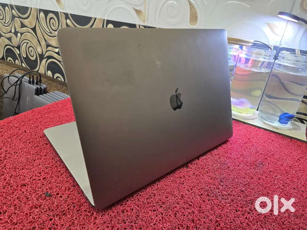 Apple Macbook Pro 2020 i7 16gb 512gb 5.5gb Graphics 16inch Retina