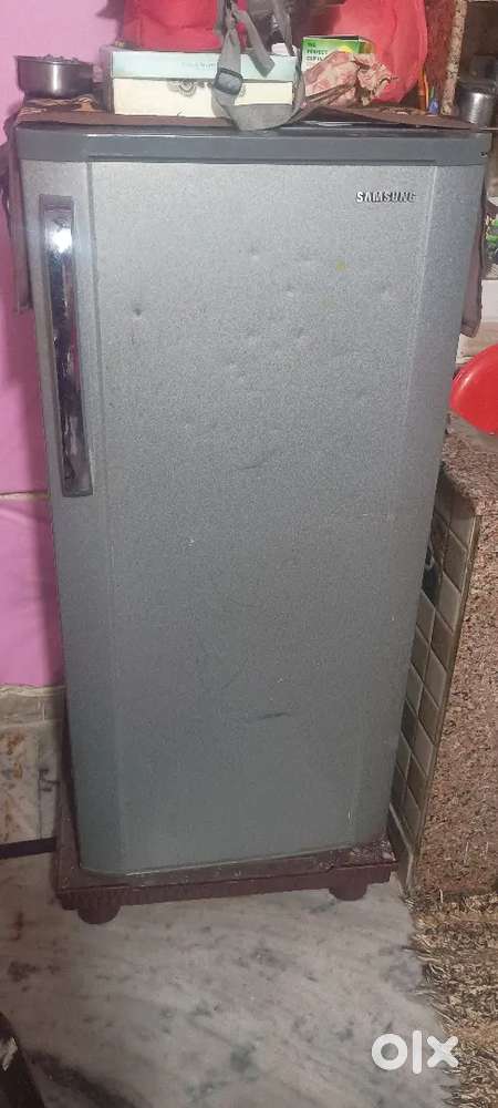 Good condition Samsung fridge rupees 4500