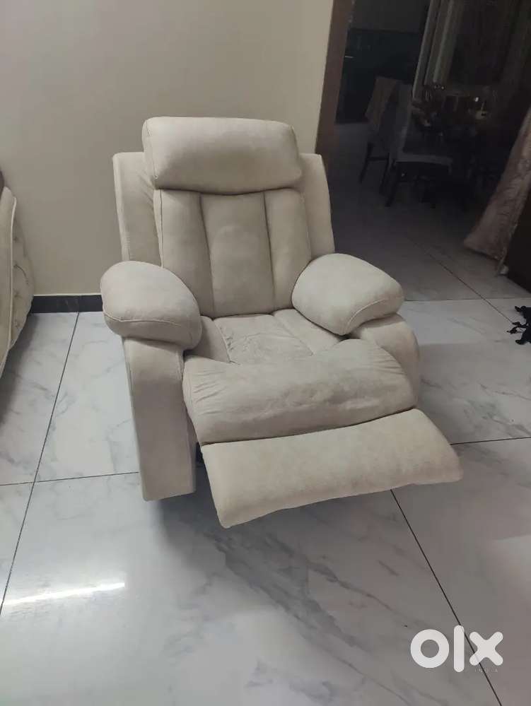 Recliner chair rotating 360