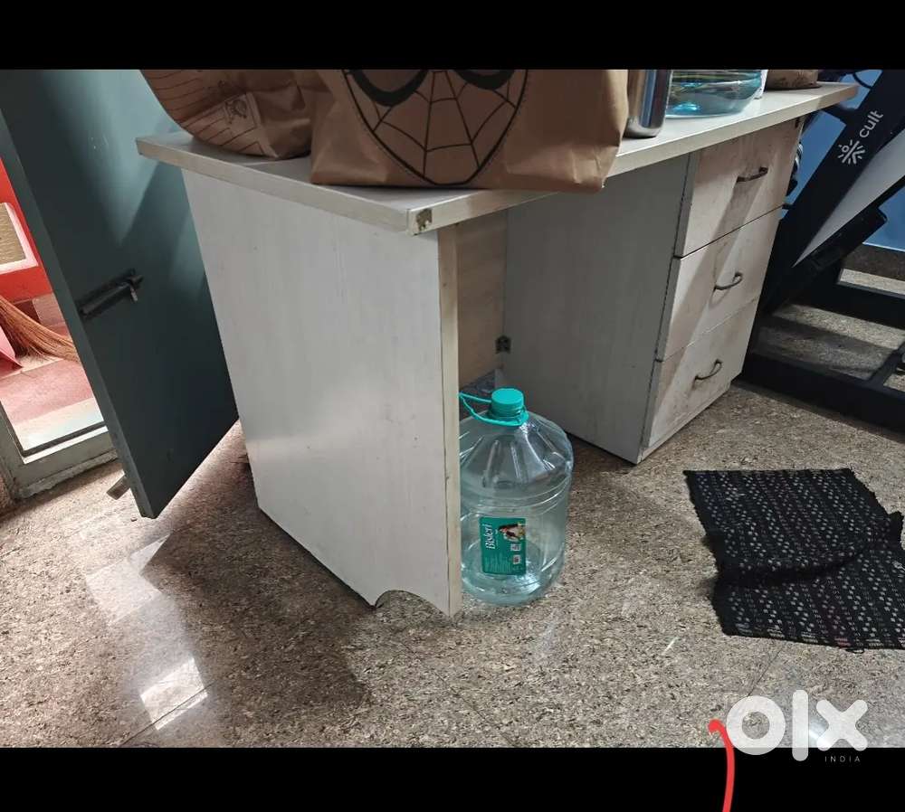 Office Table 4 feet in length+office table 5 feet