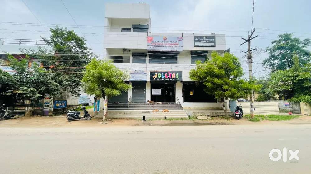Ground floor/3100sq feet. Opp to jonbosco school