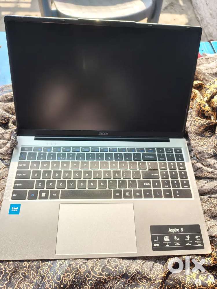Acer leptop ram 256 gb 8 month old only