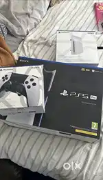 Sony PlayStation 5 PS5 Pro Console BUNDLE - 2TB bundle Used