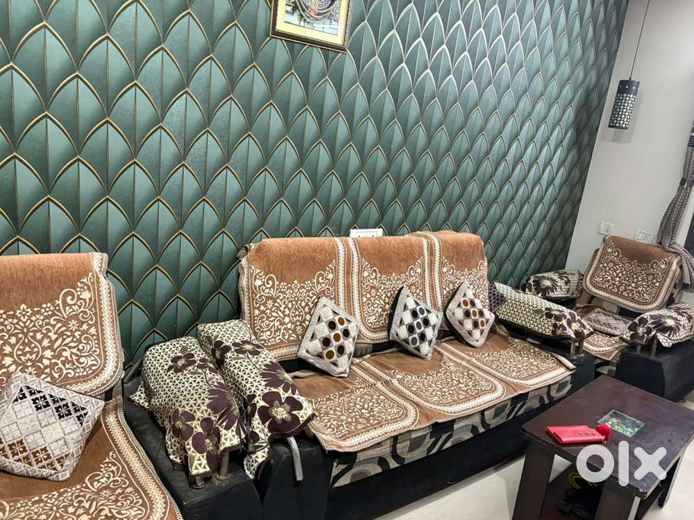 5 seater sofa with center table