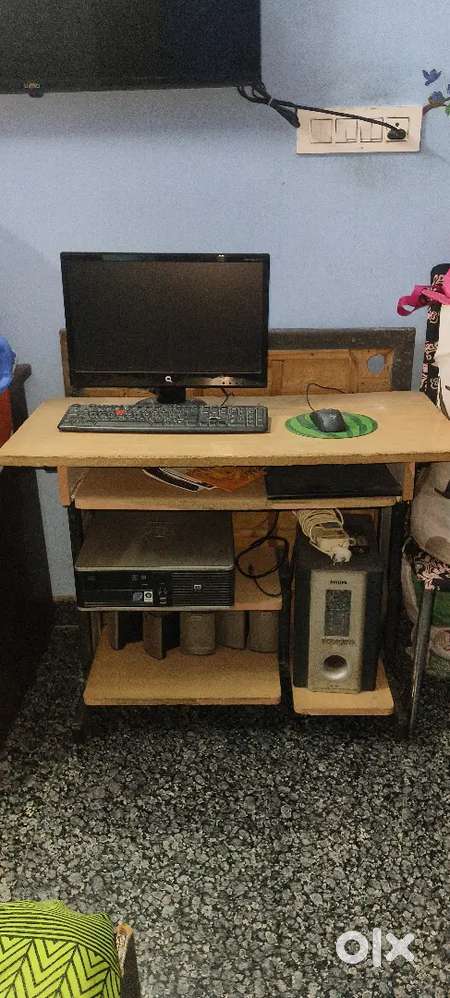 Desktop computer with table for sale 6k