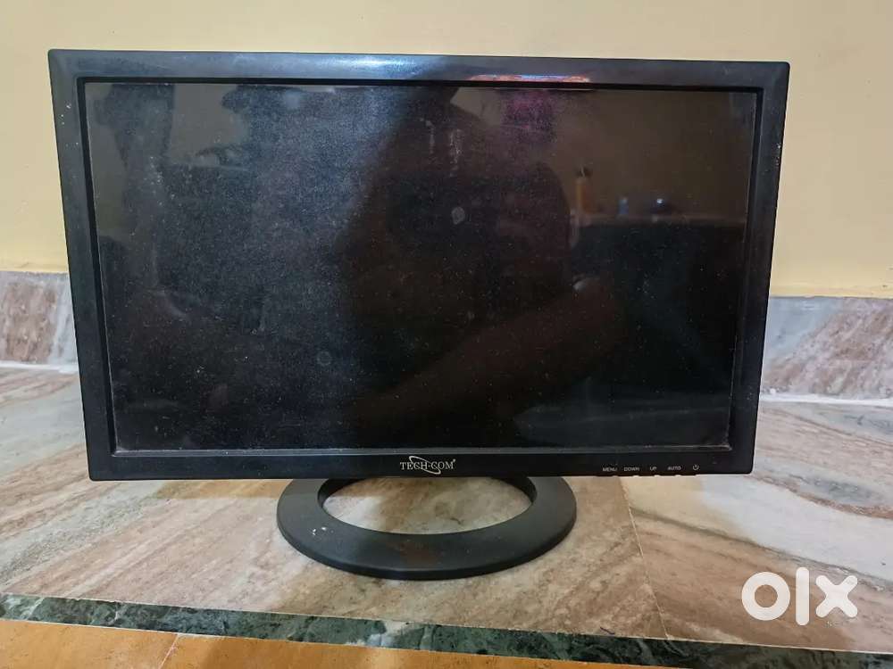 TECHCOM MONITOR 15 inch IN BEST CONDITION