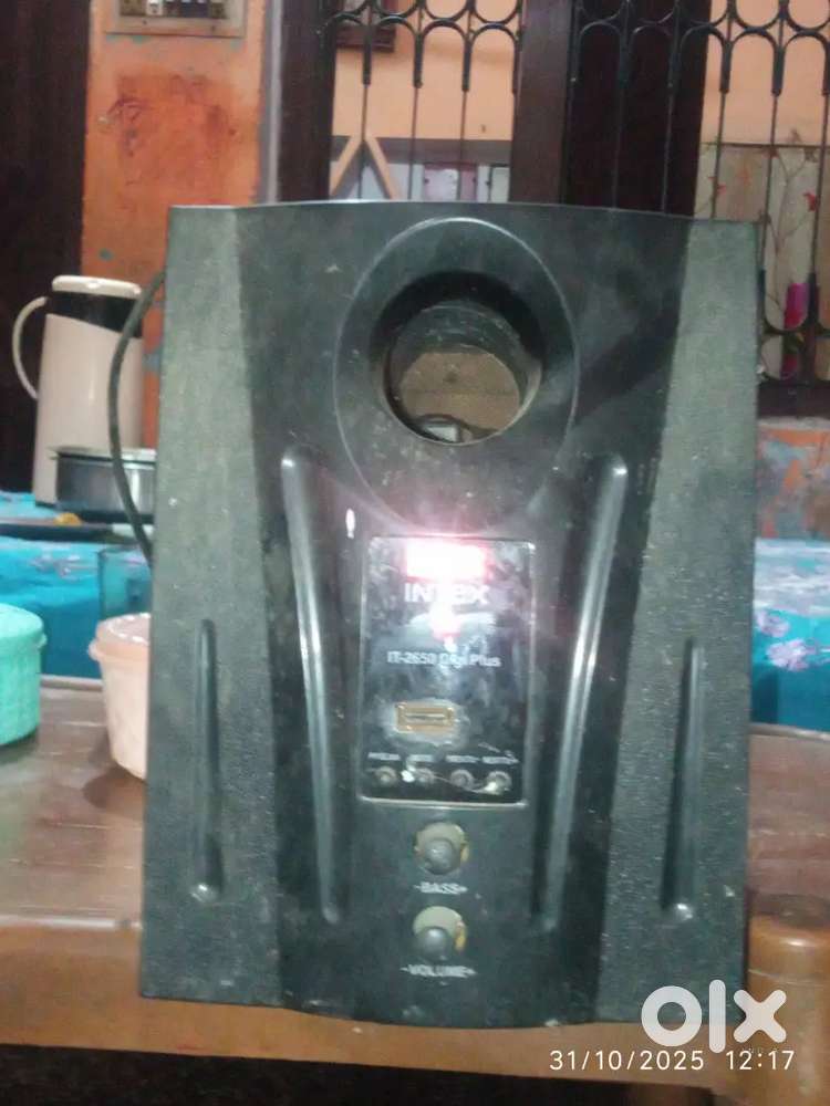 A home theatre which is not working something is to be repaired