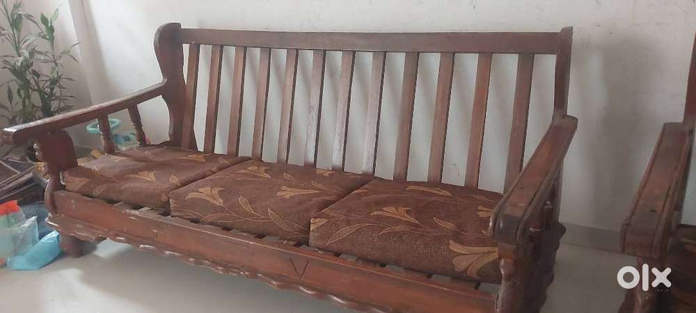 Old Style 3-Seater Sofa + 2 Chairs (Solid Wood Frame)