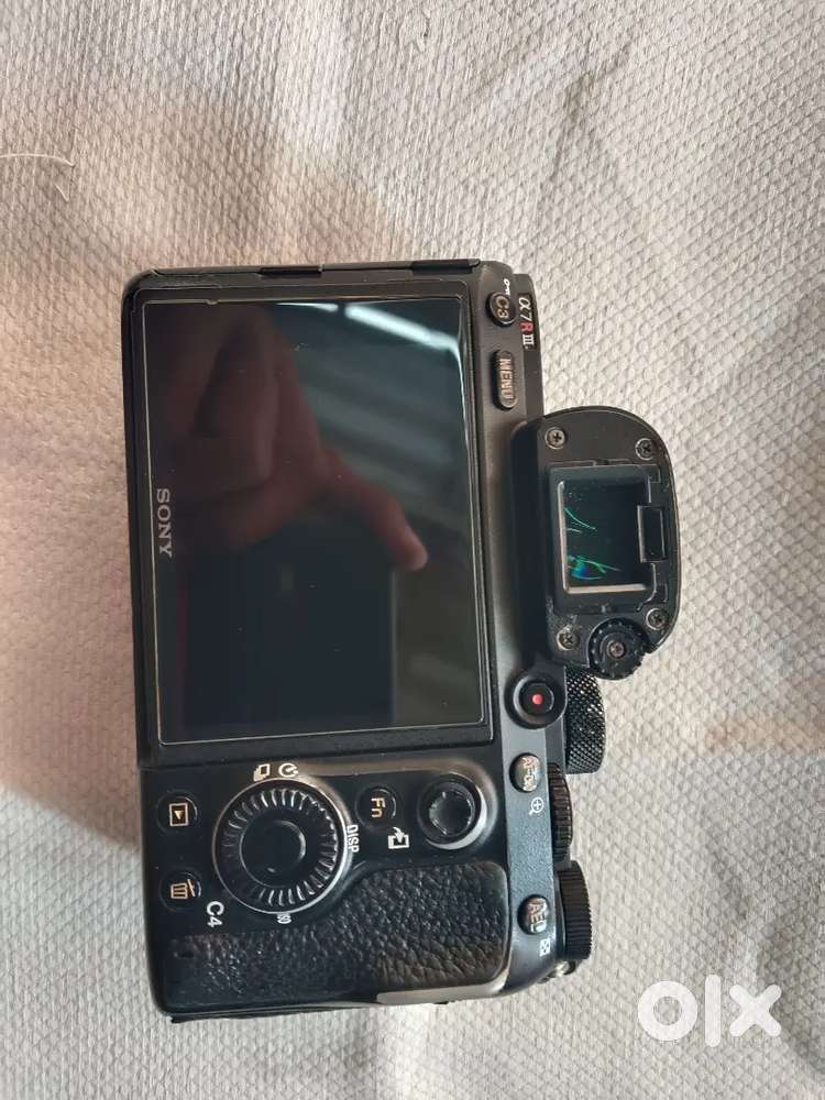 Sony7Riii body for sell 2 batterys charger