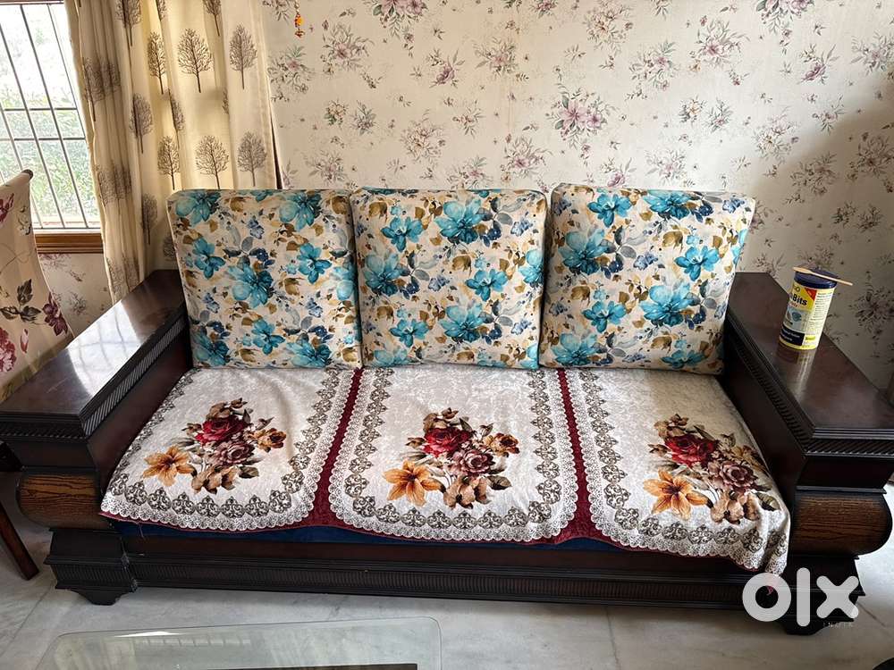 7 seater Royal look Sofa