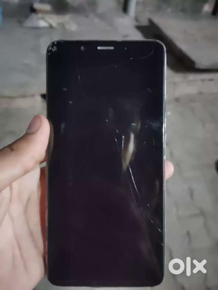 Realme 1 model
