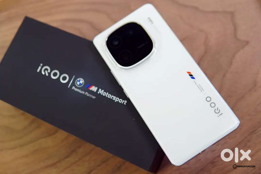 Iqoo 12 5g BMW Edition with Snapdragon 8 gen 3 processor