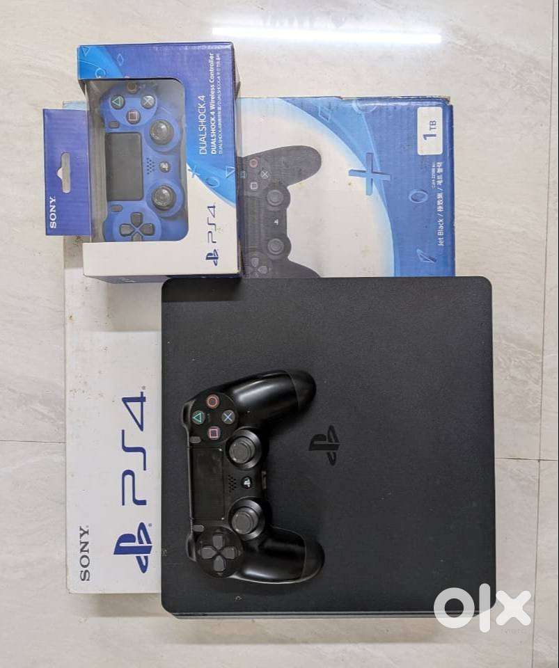 PS4 Slim 1 TB - With extra controller and games