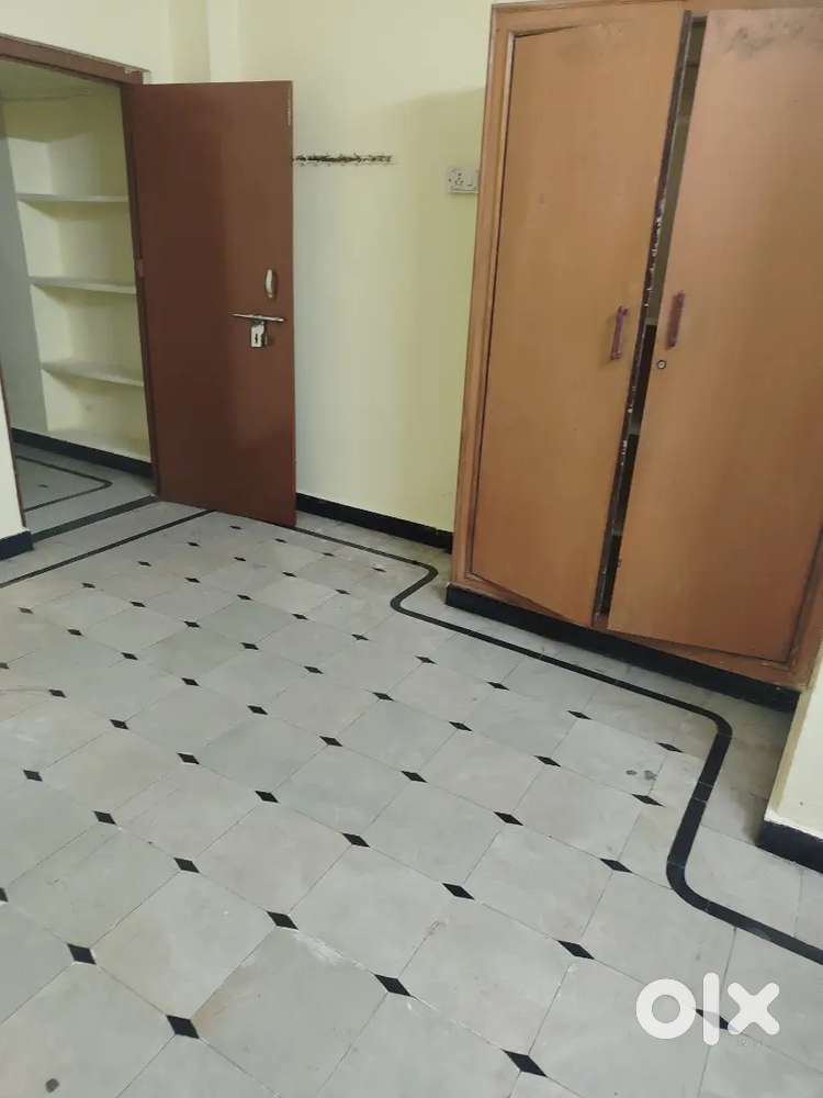 Need 2 roommate only girls (sharing)