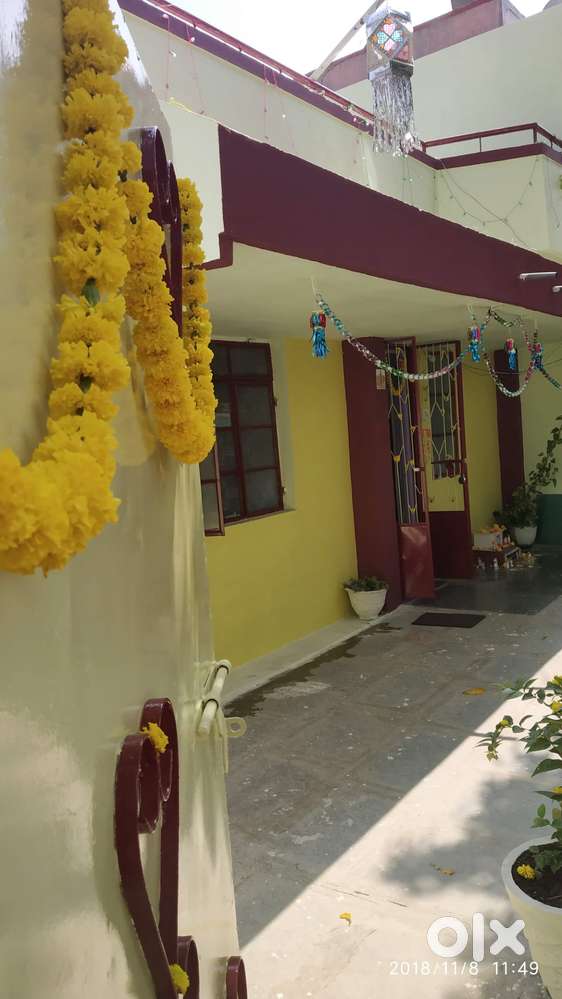 1bhk independent roadside house with parking. No Brokerage.