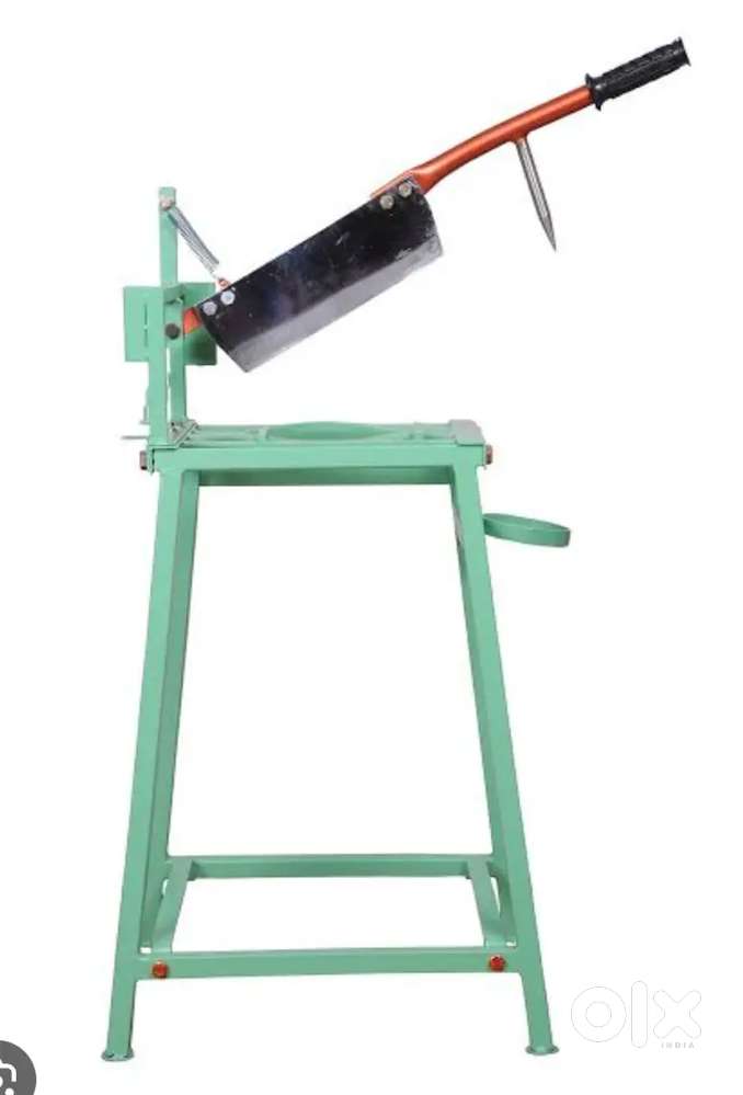 Coconut cutting machine