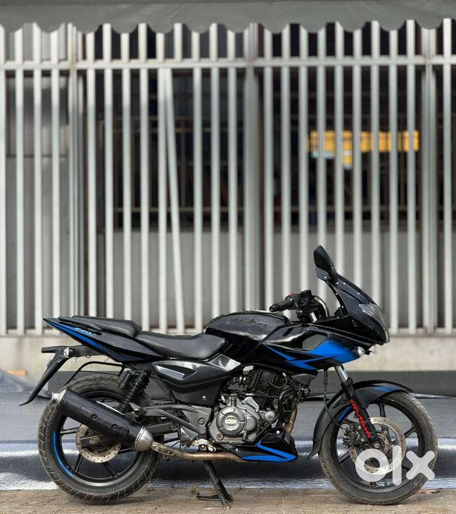 PULSAR 220 BRAND NEW CONDITION.