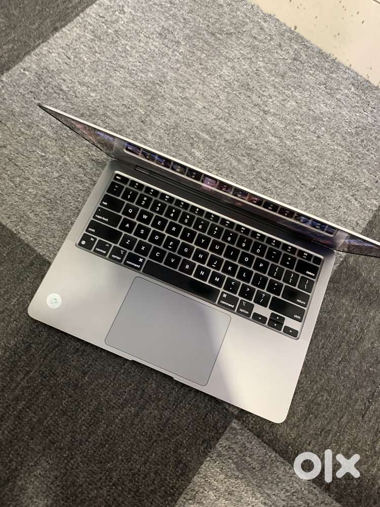 Macbook Air M1 Chip/2020/13inch/8GB RAM/512GB SSD/Good working
