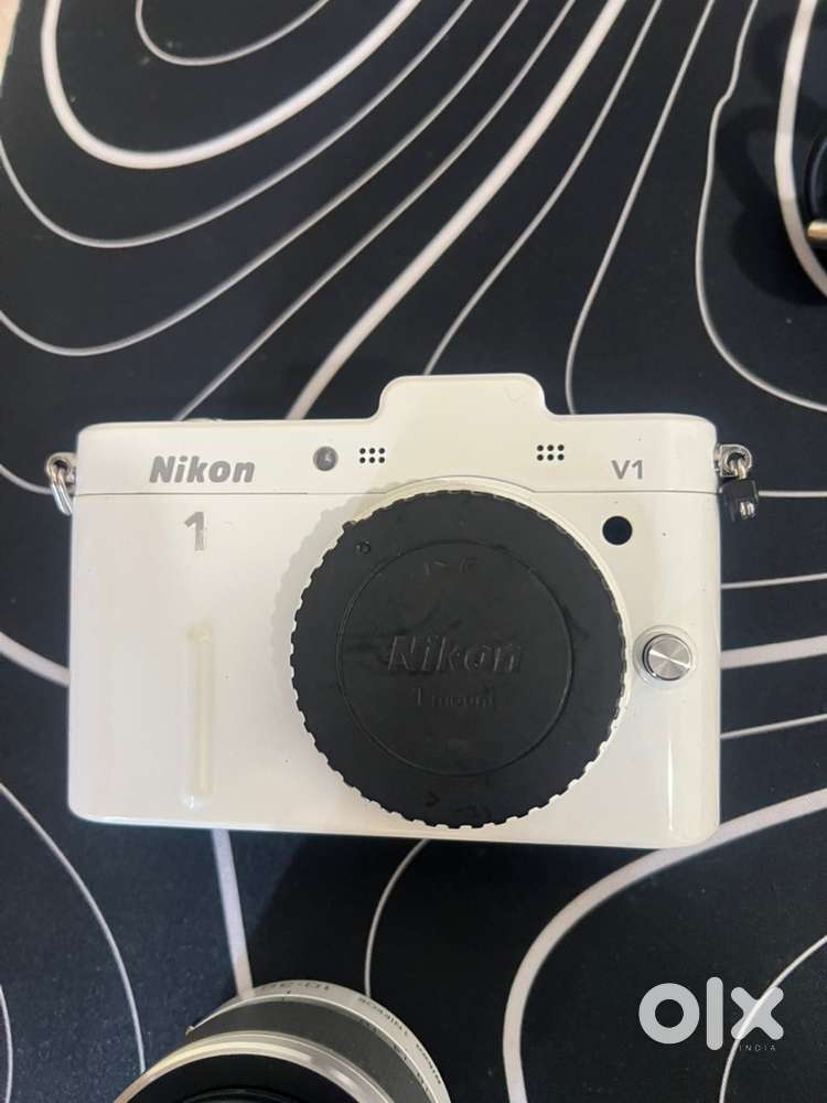Nikon 1 V1 10.1MP Digital SLR with 10-30VR Kit (White)