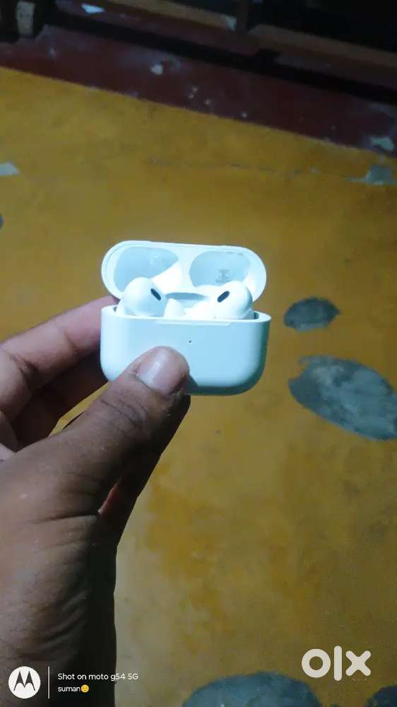 Earbuds headphones