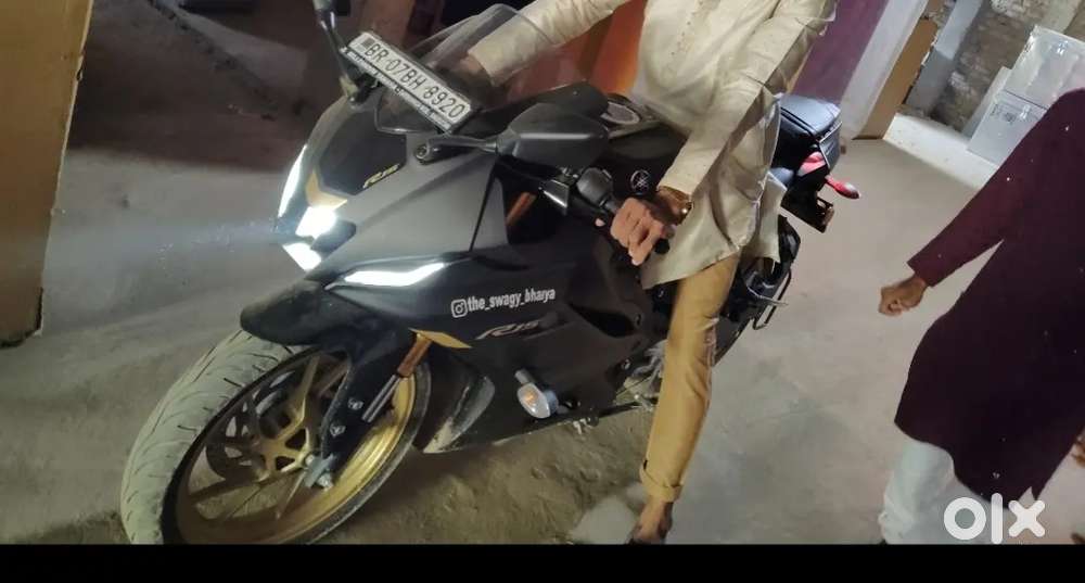 R15 v4 dark knight 540km chala hai
